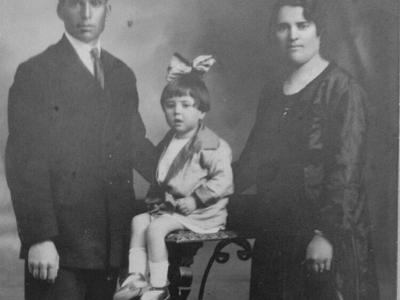 tonetll  BALTASAR BOTARGUES, MERCÈ BOTARGUES I MARIA GÓMEZ.